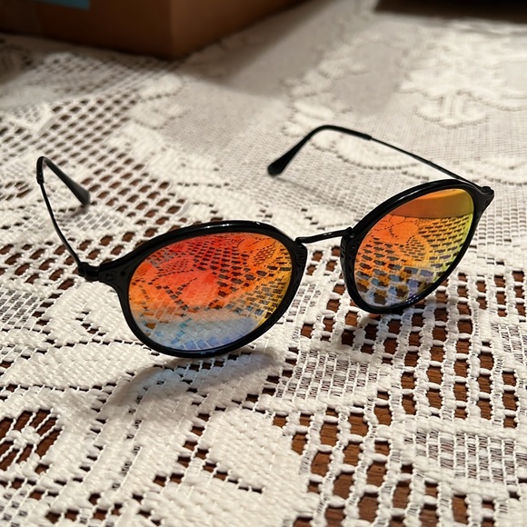 Ray-Ban Sunglasses - Picture 2 of 7